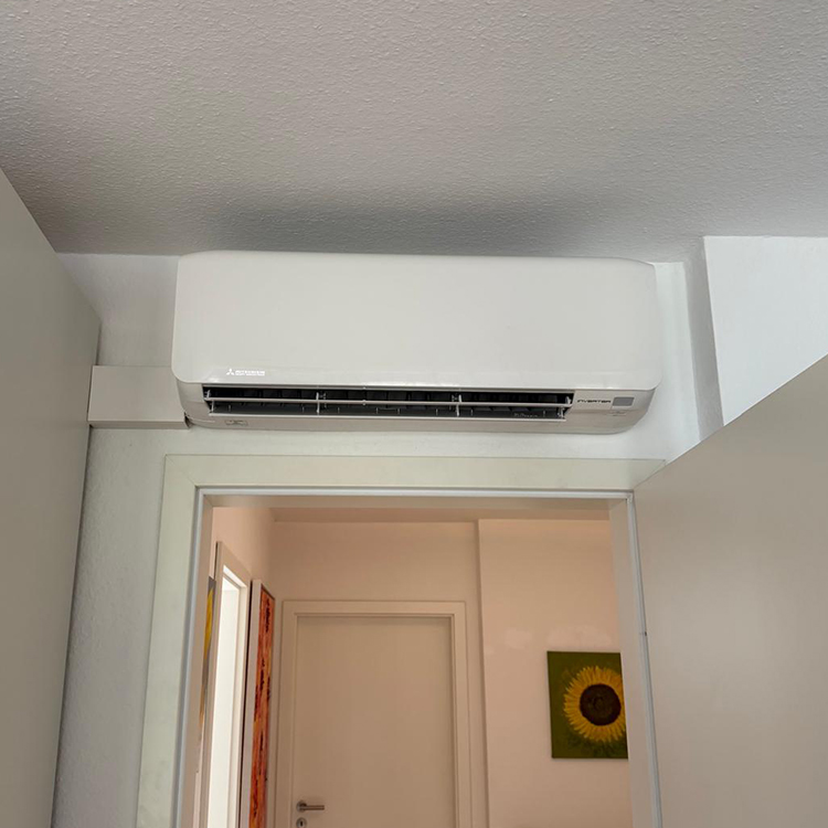 Fertig montiertes Innengerät einer Split-Klimaanlage